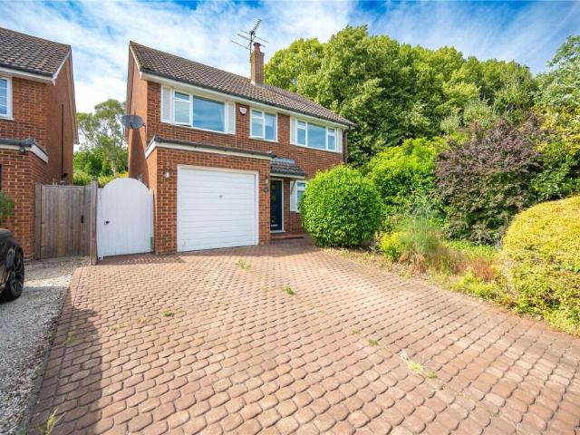 Terraced House for rent in St Albans