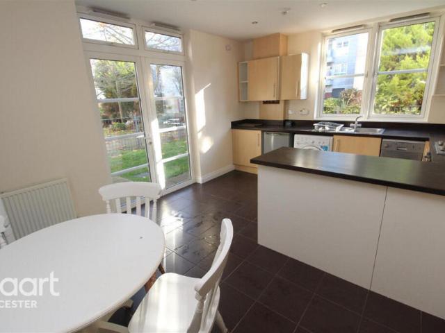 Terraced House for rent in Leicester