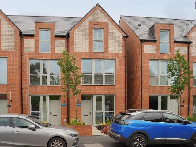 House for sale in Georgia, Greater Manchester