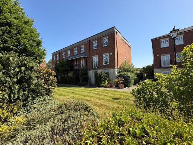 House for sale in Hillview, Surrey