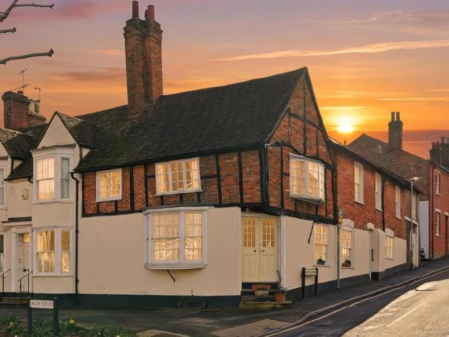 House for sale in Ashlyns Estate, Pouchen End