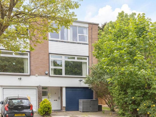 House for sale in London Borough of Ealing, Park Royal