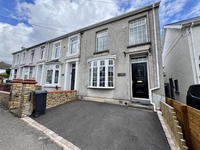 House for sale in Cefn-coed-y-cymmer, Trefechan