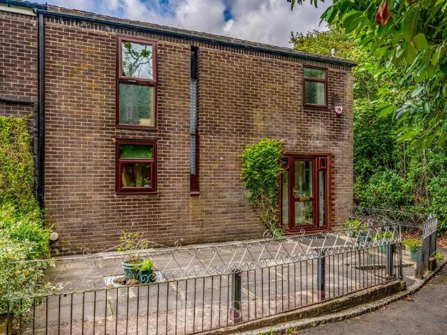 House for sale in The Brow, Halton