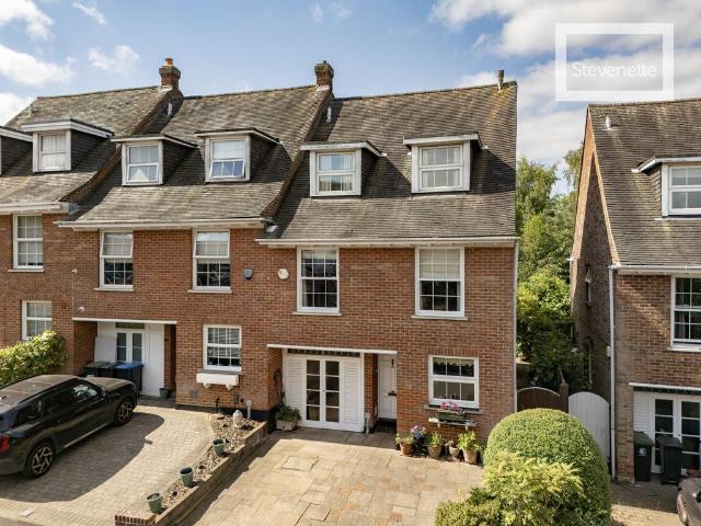 House for sale in Coopersale Street, Epping