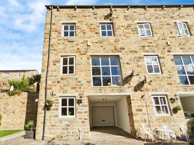 House for sale in Oakworth, West Yorkshire