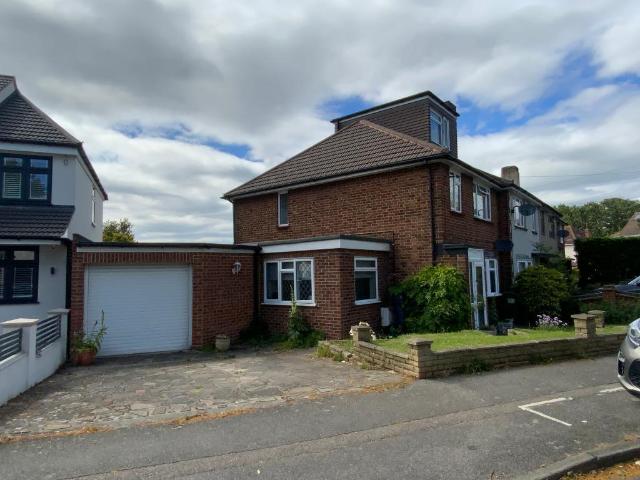 House for sale in Elm Park, Greater London