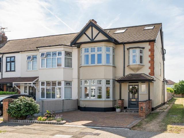 House for sale in Gidea Park, Greater London