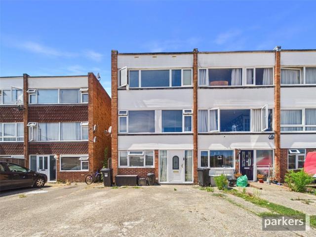 House for sale in Woodley