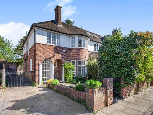 House for sale in East Sheen, Greater London