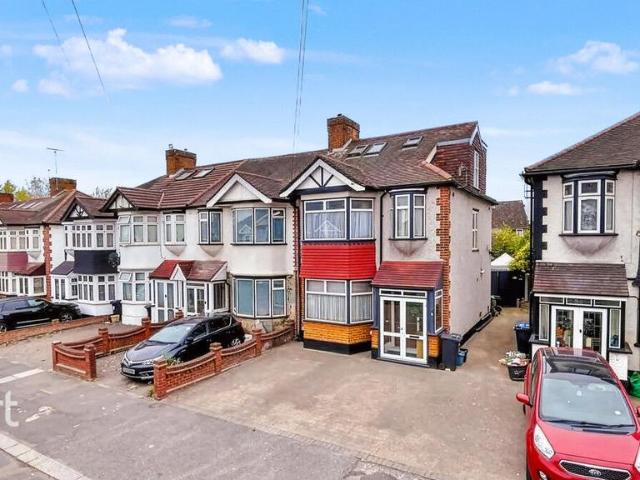 House for sale in Chadwell Heath, Greater London