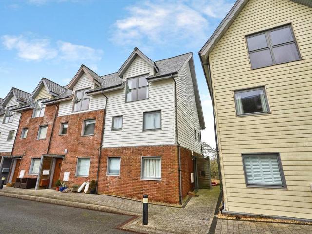 House for sale in Island Harbour Marina, Whippingham