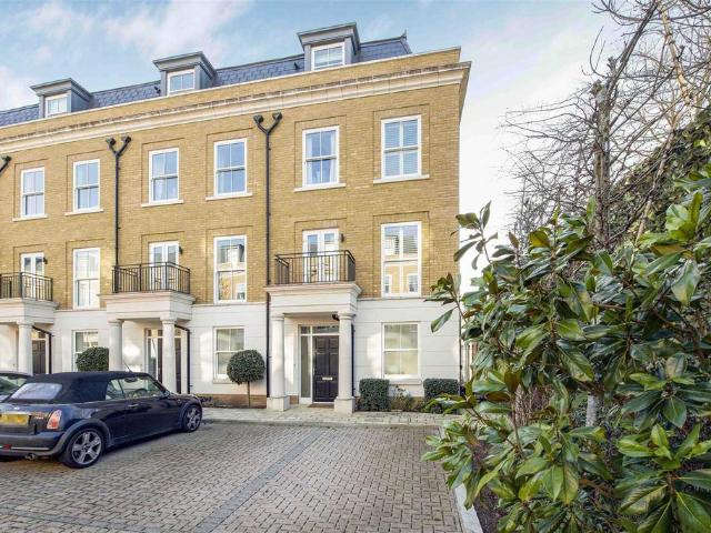 House for sale in Strawberry Hill, Cat Hill