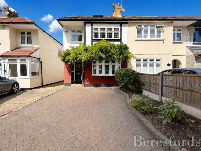 House for sale in Gidea Park, Greater London
