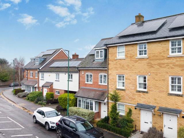 House for sale in Carshalton-on-the-Hill, Greater London