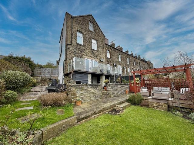 House for sale in Oakworth, West Yorkshire