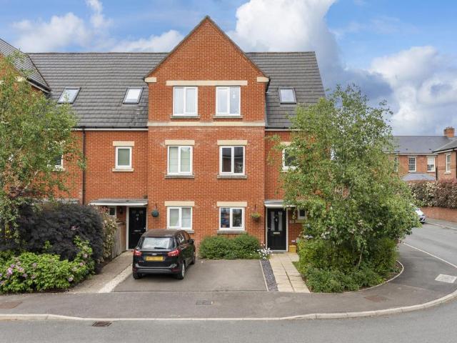 House for sale in The Wells, Surrey