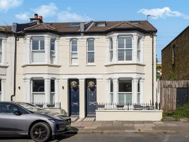 House for sale in Clapham Junction, Greater London