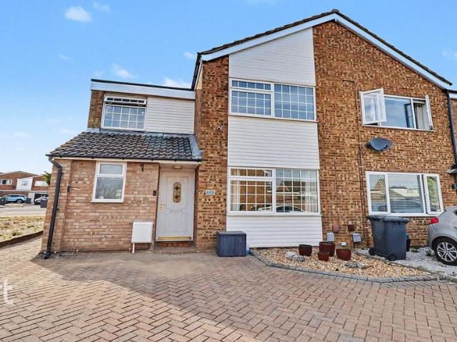 House for sale in Spring Park, Luton