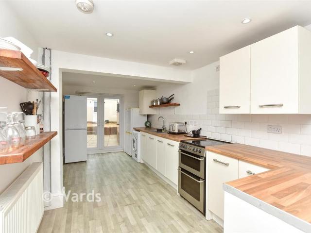 House for sale in Oad Street, Kent