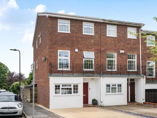 House for sale in London Borough of Ealing, Greater London