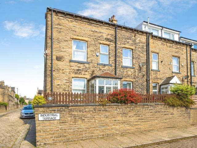 House for sale in Savile Park, West Yorkshire