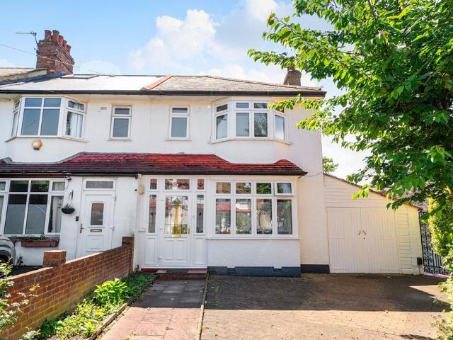 House for sale in London Borough of Merton, Mitcham