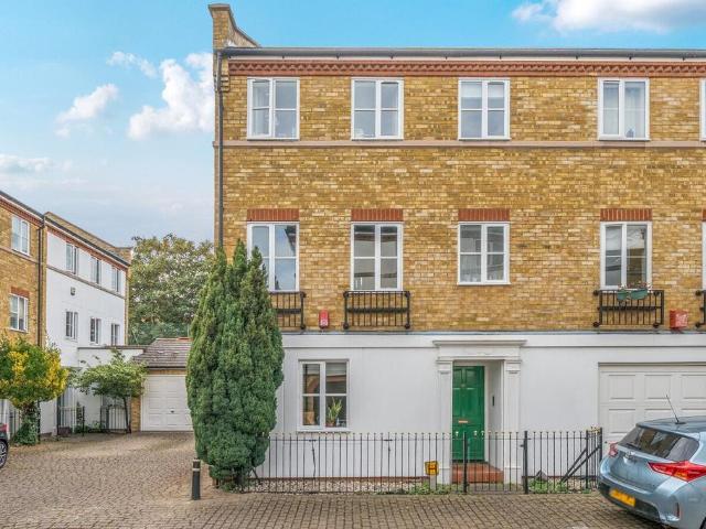 House for sale in Camberwell, Greater London