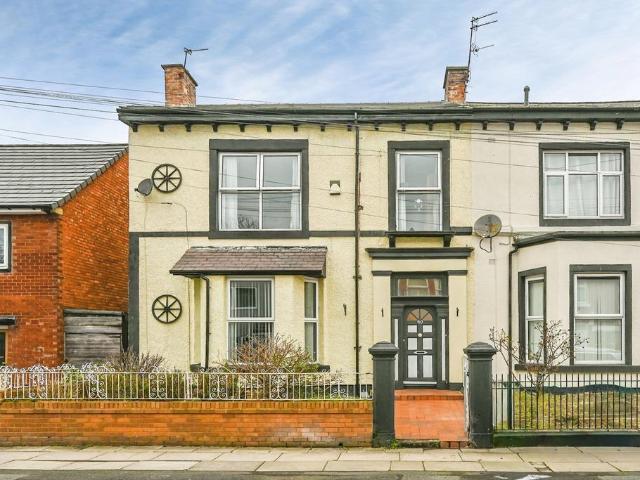 House for sale in Calderstones