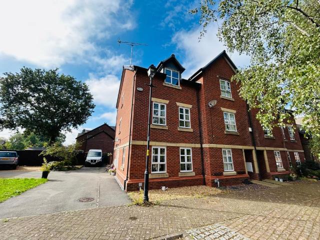 House for sale in Oughtrington, Lymm