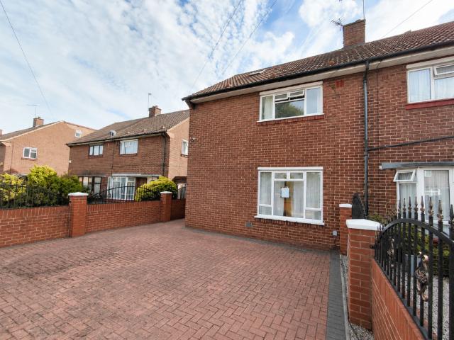 House for sale in Yeading, Greater London