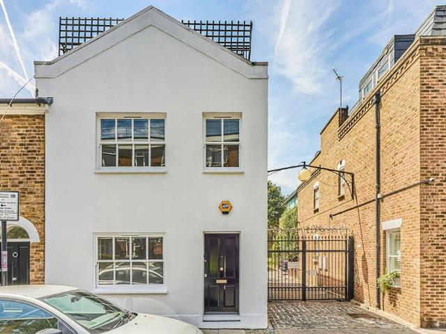 House for sale in Battersea, Greater London