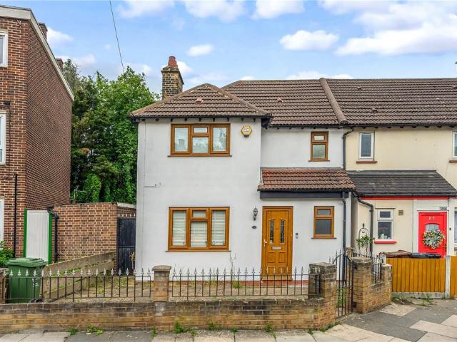 House for sale in Thames View, Greater London