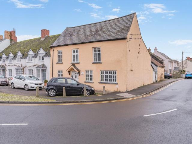 House for sale in Llanbadoc, Wales