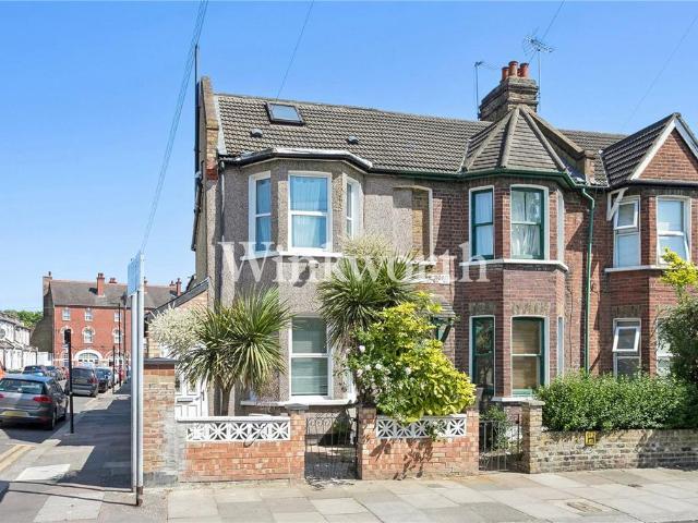 House for sale in Greater London