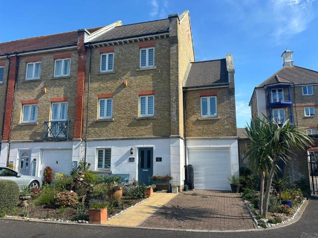 House for sale in Sovereign Harbour, Eastbourne