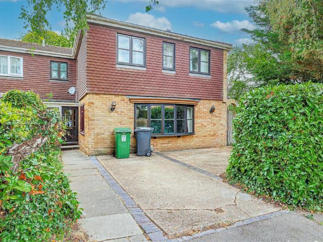House for sale in Grovehill, Pouchen End