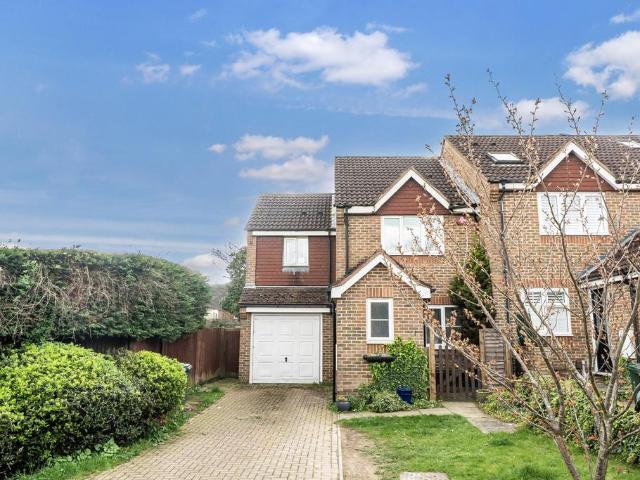House for sale in Moneyhill, Batchworth