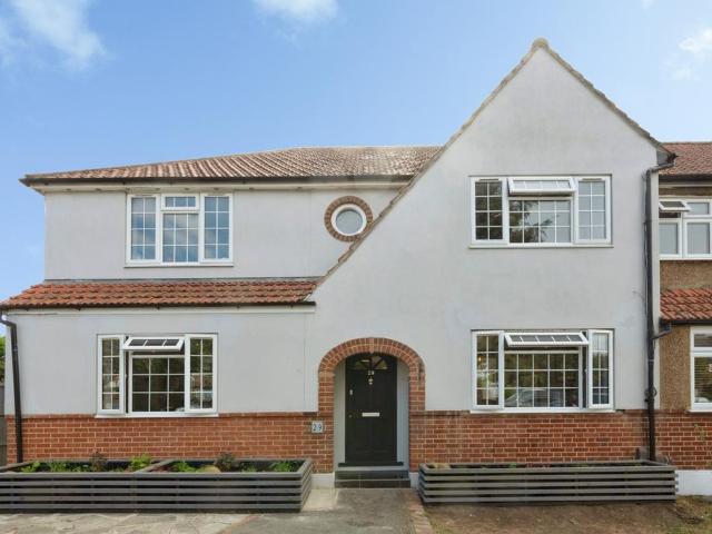 House for sale in Royal Borough of Kingston upon Thames, Greater London
