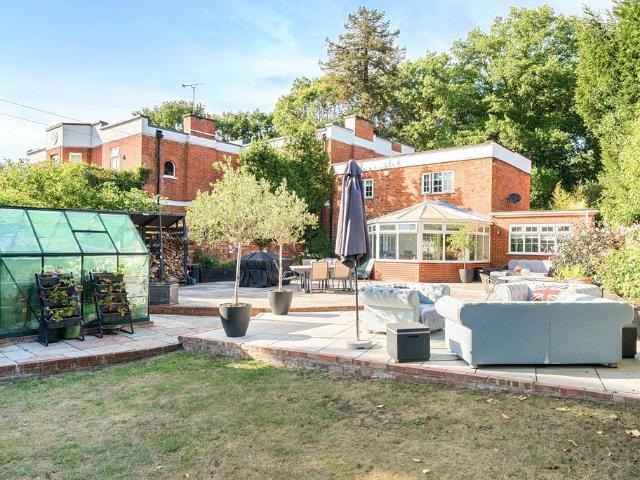 House for sale in Thorpe, Row Town