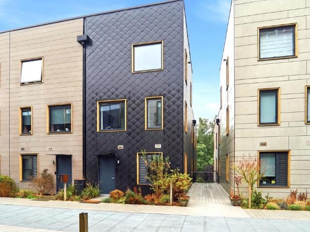 House for sale in Richmond Hill, West Yorkshire