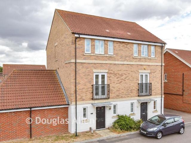 House for sale in Laindon, Essex