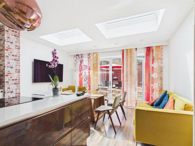 House for sale in Burnt Oak, Greater London
