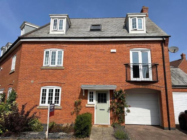 House for sale in Desborough