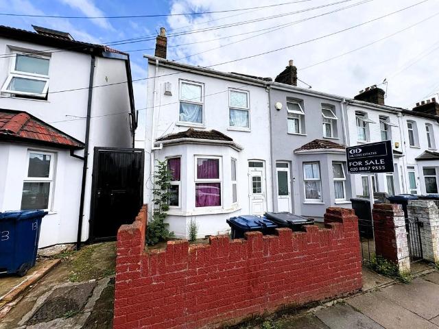 House for sale in London Borough of Ealing, Greater London