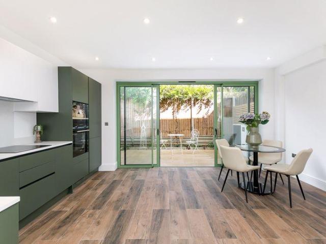 House for sale in London Borough of Croydon, Sanderstead