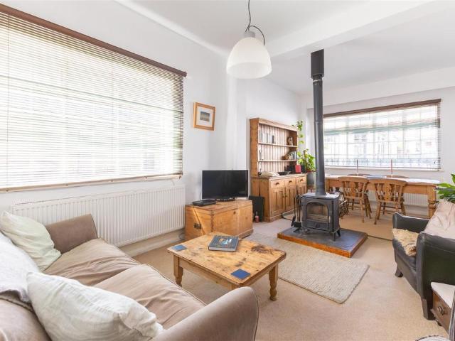 House for sale in Bohemia, Guestling Green