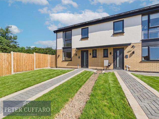 House for sale in Kings Hill, Colliers End