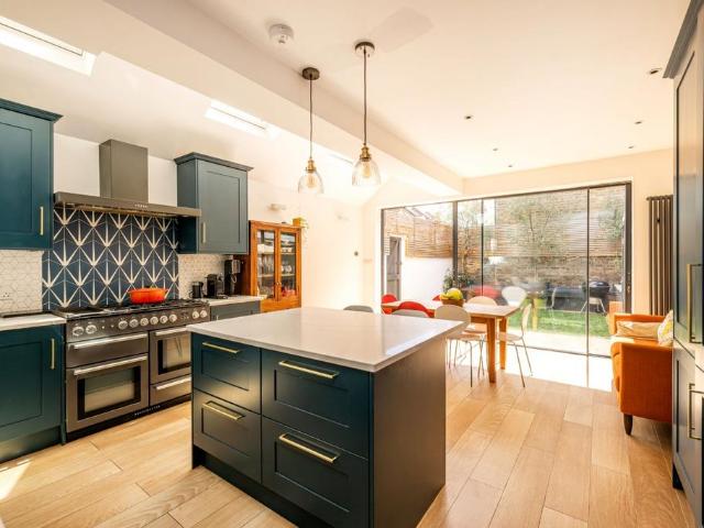 House for sale in Harlesden, Greater London