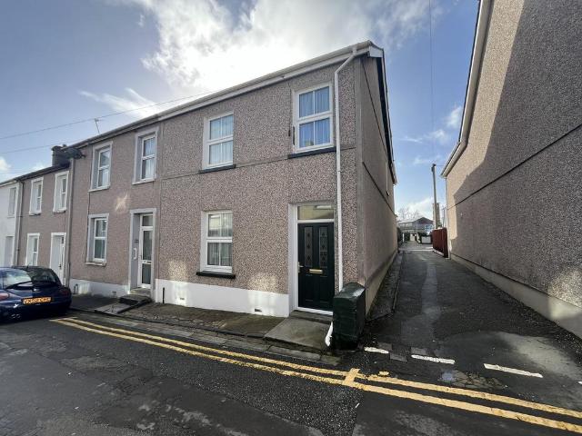 House for sale in Llandeilo, Wales